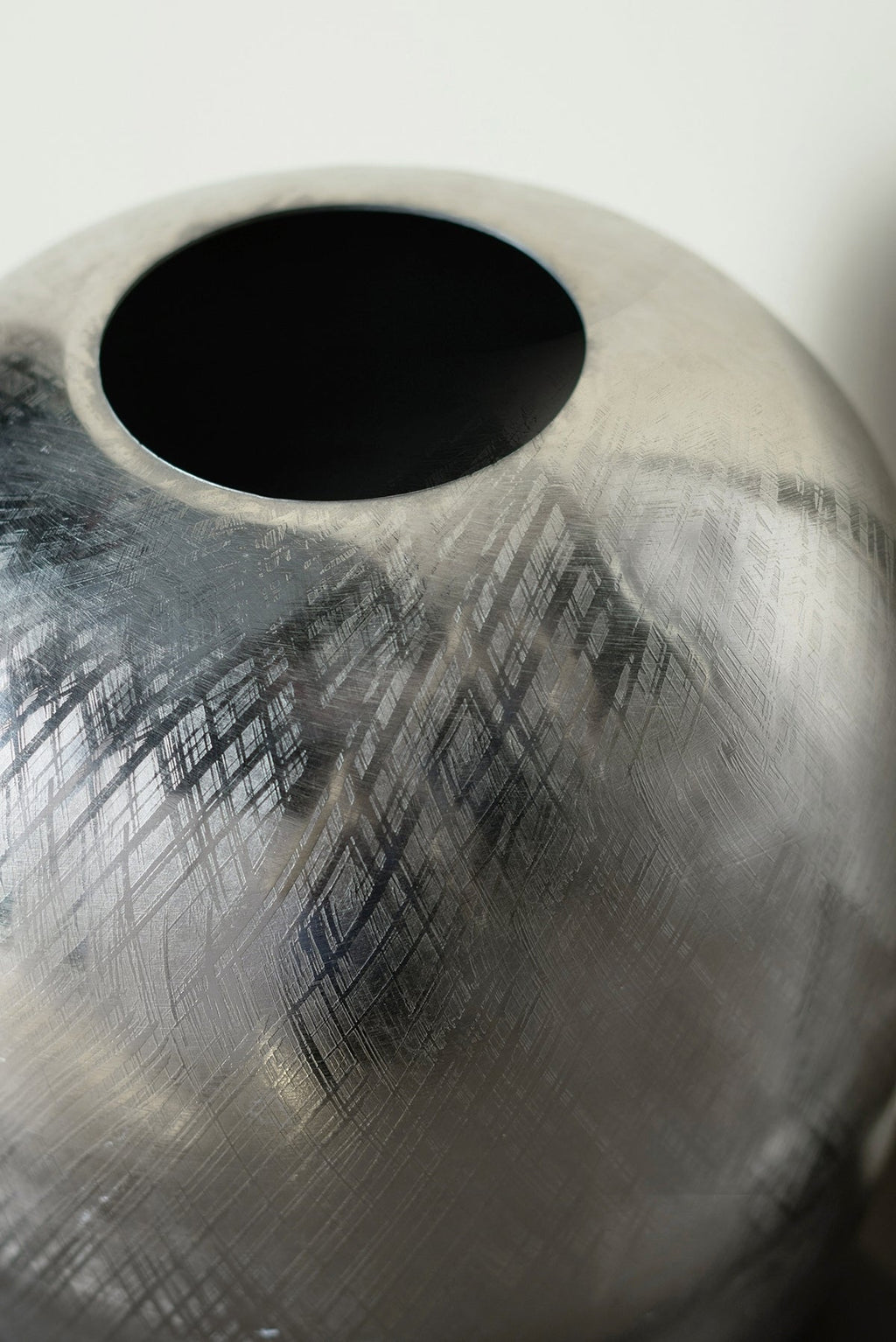 10.5x10.5x13' Aluminum Vase, Silver Streaks